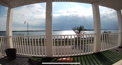 Charming 2-bedroom apartment in wonderful Buffalo with WiFi, AC