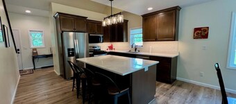 New 4-bedroom home in Egg Harbor, 2 min drive to beach