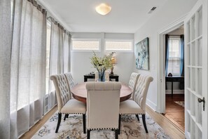 Dining - The Live Oak Suite, Elegant, Unique (Wilmington)