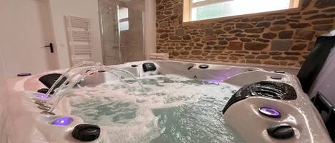 Bañera de hidromasaje interior