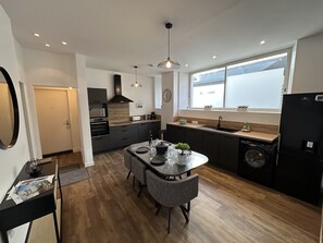 Fridge, microwave, oven, dishwasher - Cocooning suite Ty Navarin with SPA (Brest)