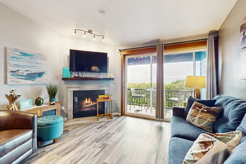 Relaxing Ocean View Getaway in the Heart of Ocean Shores – Dog Friendly!