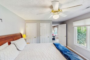 4 habitaciones, acceso a internet y ropa de cama