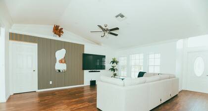 Private Pool Paradise! 3BR Fort Myers House w/ WiFi & A/C