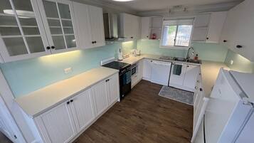 Microwave, dishwasher