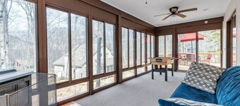 Spacious 4-Bedroom/Hottub/firepit/Gameroom Cabin in locust lake