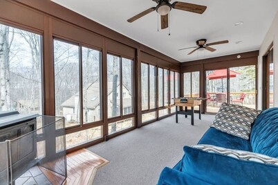 Spacious 4-Bedroom/Hottub/firepit/Gameroom Cabin in locust lake