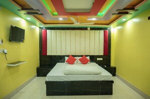 Deluxe Double Room, City View | Frette Italian sheets, premium bedding, memory foam beds - Hotel Sahana & Restaurant - WB (Jangipur)