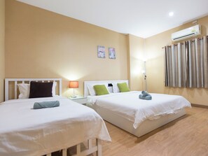 3 bedrooms, desk, iron/ironing board, free WiFi