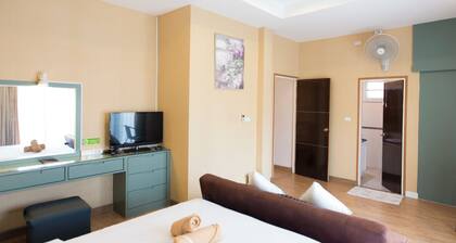 3BR Home by Night Market âą Free Airport Pickup