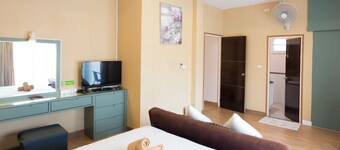 3BR Home by Night Market • Free Airport Pickup