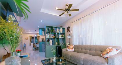 3BR Home by Night Market • Free Airport Pickup