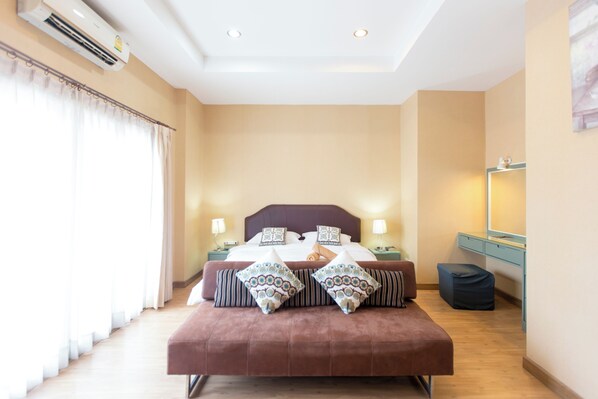 3 bedrooms, desk, iron/ironing board, free WiFi