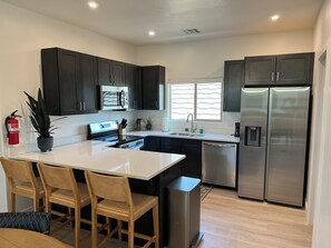 Micro-ondes, four, plaque de cuisson, lave-vaisselle