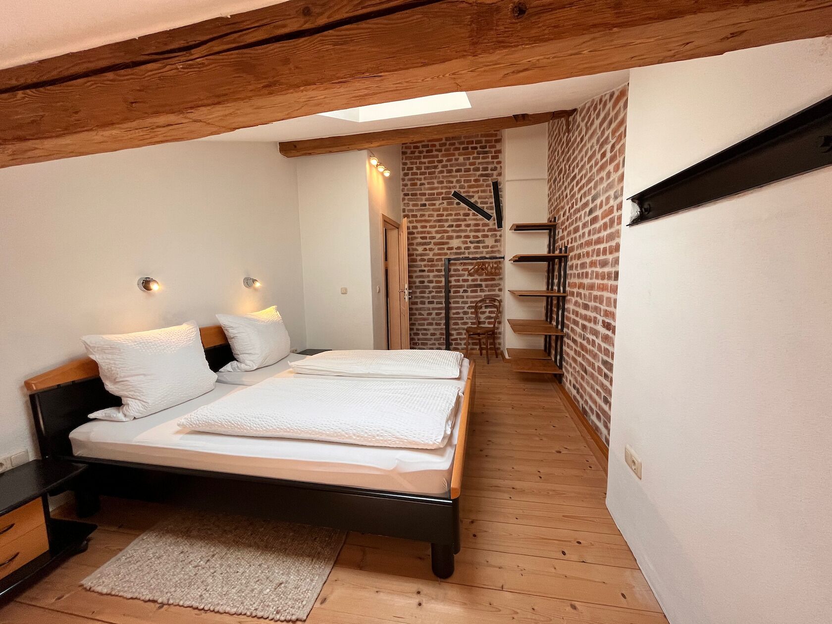 3 bedrooms, internet, bed sheets