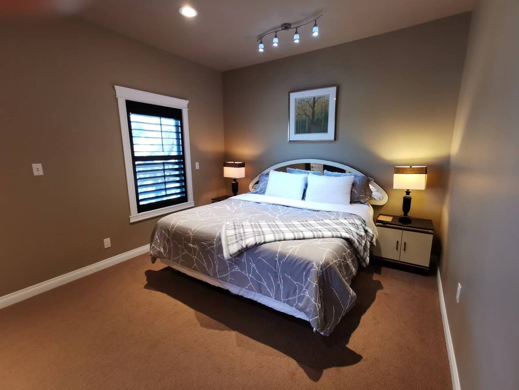 2 bedrooms, in-room safe, iron/ironing board, WiFi (free)