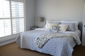 2 bedrooms, in-room safe, iron/ironing board, free WiFi