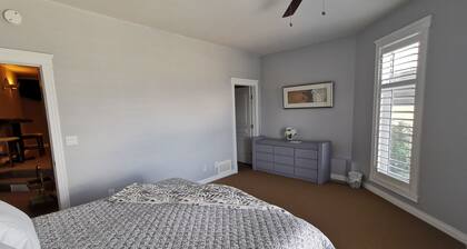 Serene Lake & Mountain View Retreat in Kettle Valley"