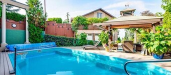 Serene Lake & Mountain View Retreat in Kettle Valley"