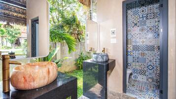 Dusche, Haartrockner, Bidet, Handtücher