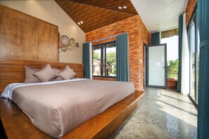 Tabla de planchar con plancha, wifi y ropa de cama