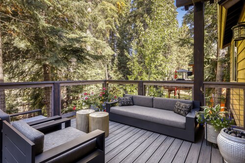 Luxe Estate with Yard, Saltwater Spa, Walk to Lake, Trails Nearby