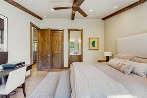 5 bedrooms, iron/ironing board, Internet, bed sheets