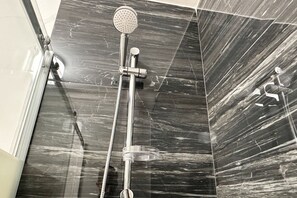 Shower, hair dryer, bidet - SoleMare House 1 | beach holiday house (Porto Cesareo)