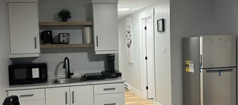 Charming 1-bedroom apartment in enchanting Moncton with WiFi