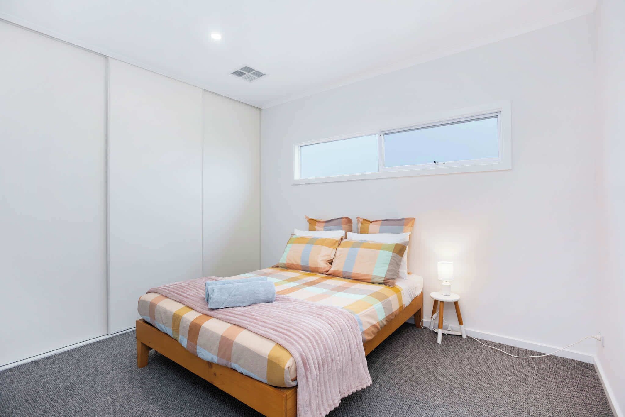 4 bedrooms, desk, iron/ironing board, WiFi