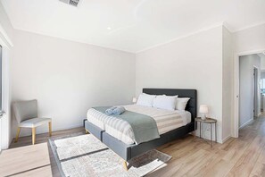 4 bedrooms, desk, iron/ironing board, WiFi