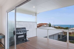 Property grounds - Rosetta Rise, Bright Roomy Home with Ocean Views (Hayborough)