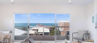 Rosetta Rise, Sea Views and Walk to Central Victor