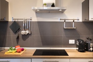 Fridge, microwave, oven, coffee/tea maker - Dimora San Paolino in Center Town (Lucca)