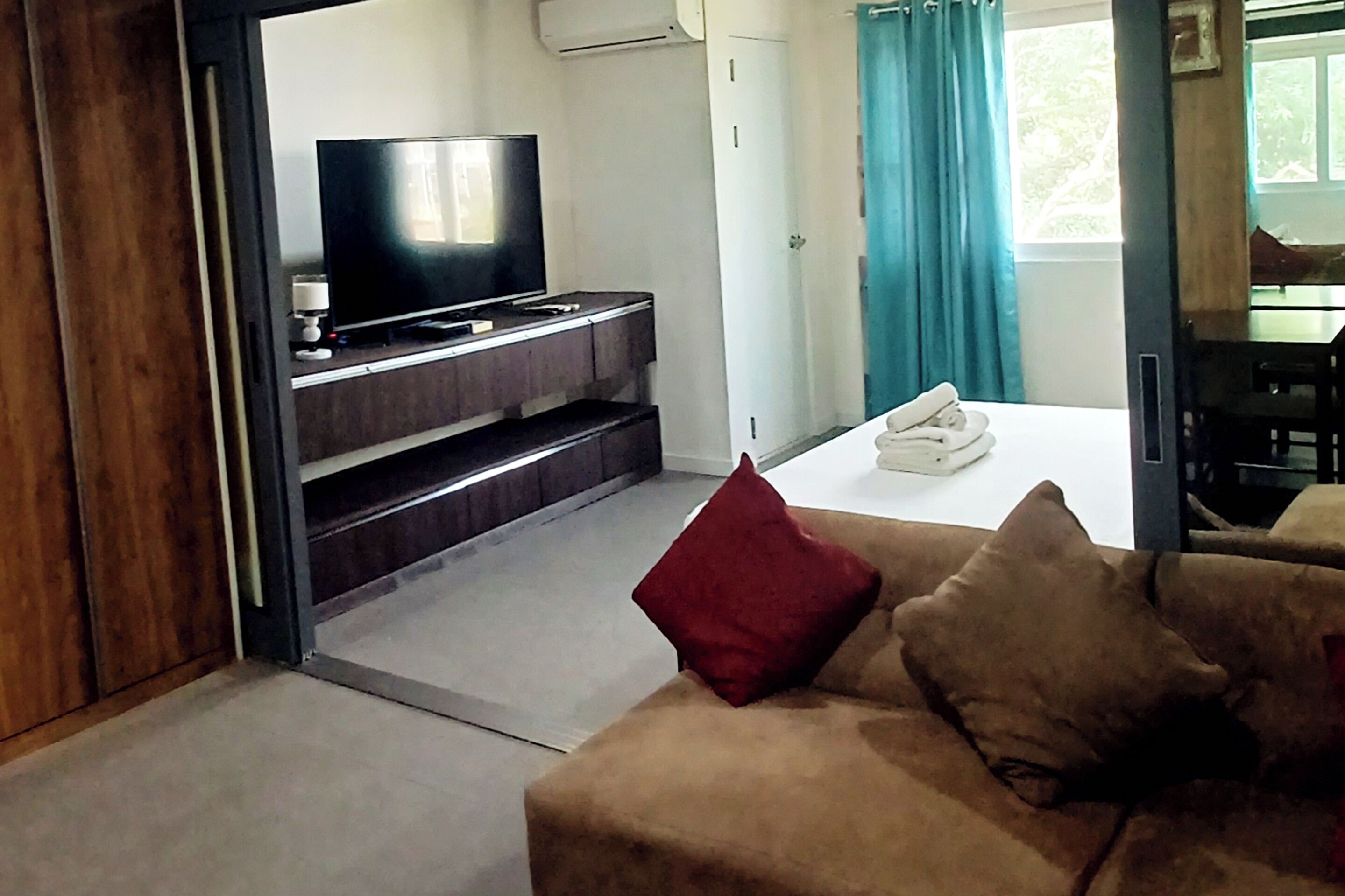 One Bedroom | Escritorio, wifi gratis, ropa de cama