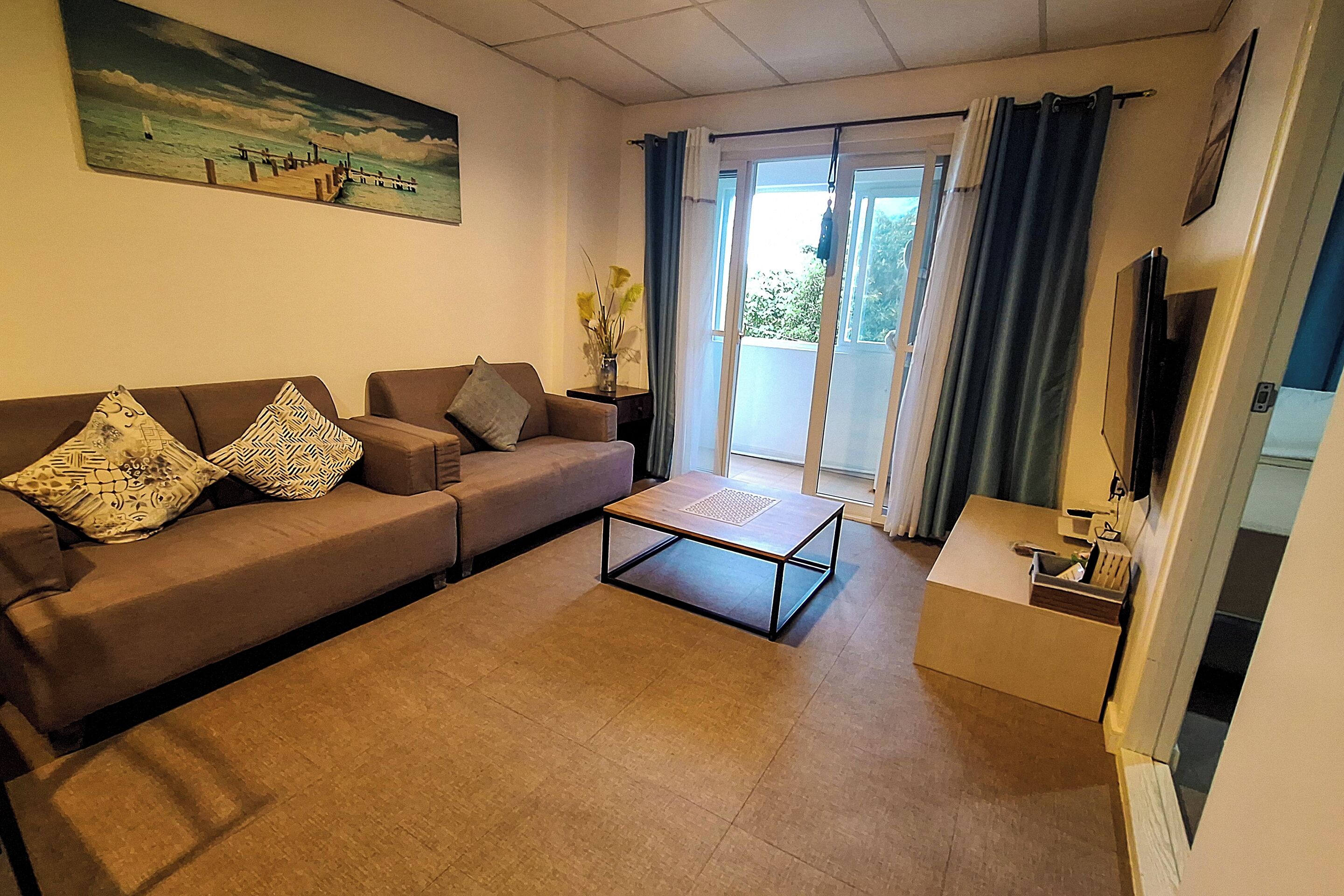 Two Bedroom | Escritorio, wifi gratis, ropa de cama