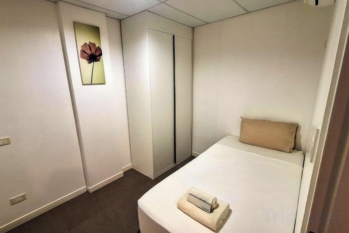 Desk, free WiFi, bed sheets