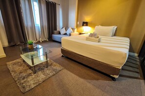 Desk, free WiFi, bed sheets - Smart Condominium powered by Cocotel (Cagayan de Oro)