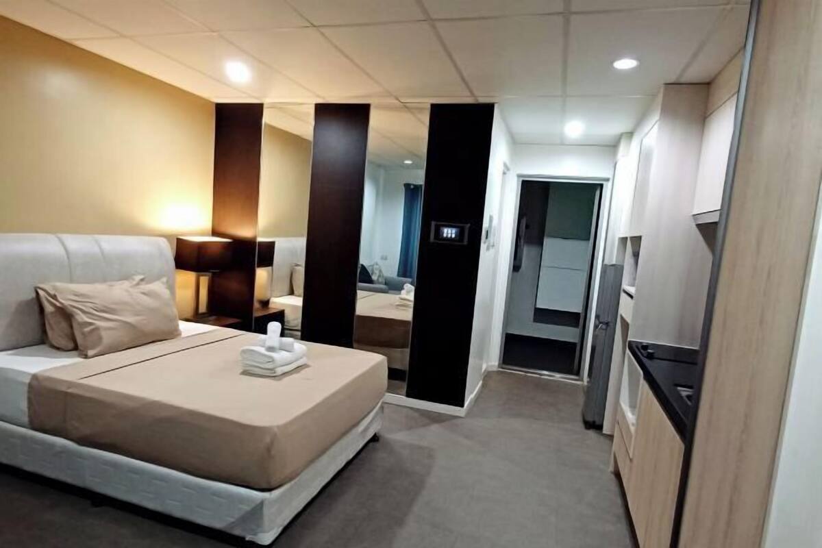 Bureau, Wi-Fi gratuit, draps fournis