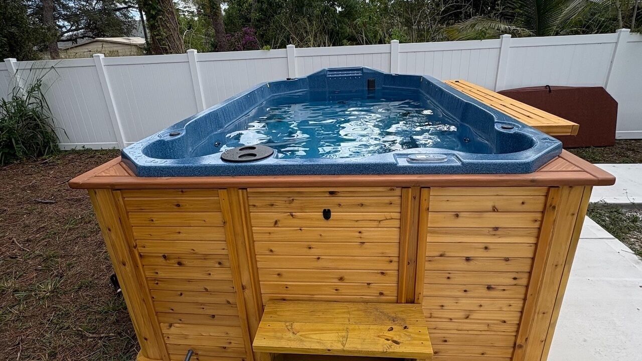Outdoor spa tub