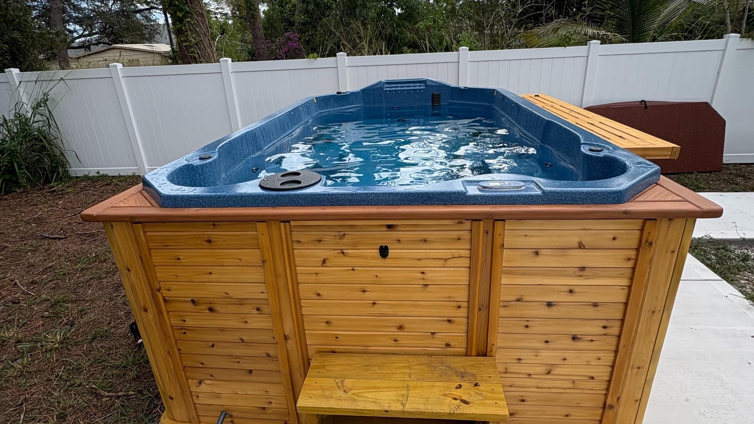 Tina de hidromasaje al aire libre