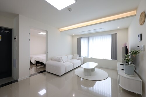 [AWESTAY302] Seoul near DMC/New, Full Option/Sleeps7/2BR,4 Beds,1BA/Free Parking