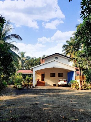 Front of property - Parmar Farms (Pen)