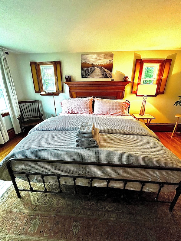 3 chambres, bureau, fer et planche à repasser, accès au Wi-Fi (inclus)