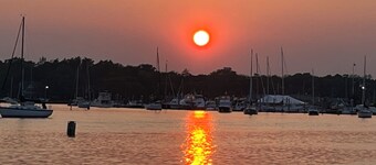 Charming 3-bedroom house in the heart of beautiful Bristol with WiFi, AC