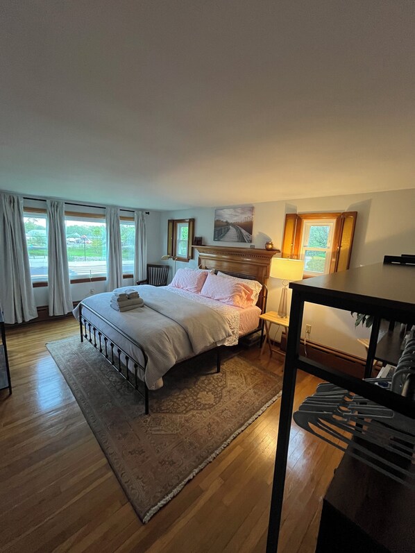 3 habitaciones, tabla de planchar con plancha, wifi y ropa de cama 