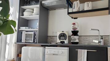 Micro-ondes, plaque de cuisson, lave-vaisselle