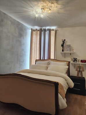 1 chambre, fer et planche à repasser, Wi-Fi, draps fournis