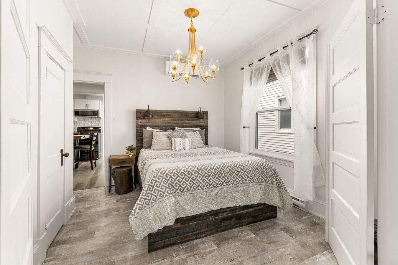 1 habitación, tabla de planchar con plancha, wifi gratis y ropa de cama 