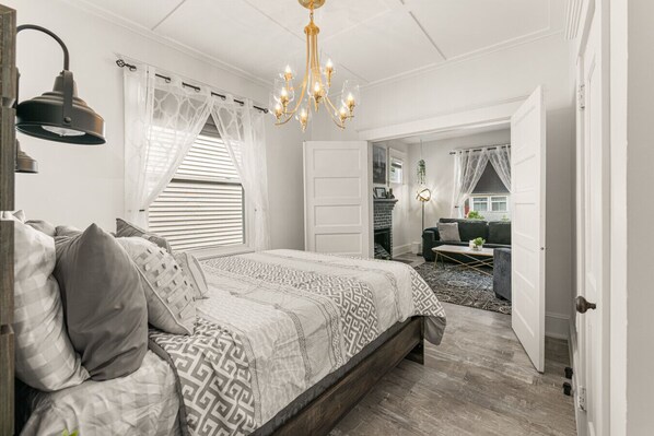 1 dormitorio, tabla de planchar con plancha, wifi gratis y ropa de cama